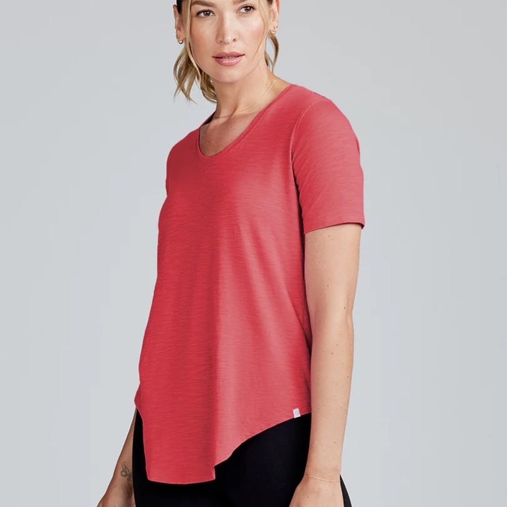 Tasc short sleeve activewear shirt. Size L. Berry color. NWT